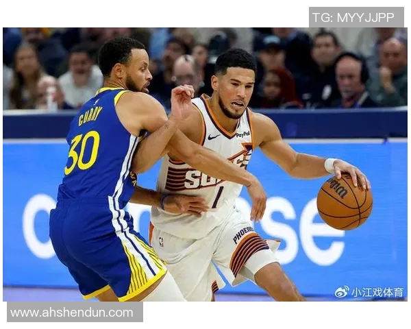 巴特勒伤退，勇士主场4胜0负！库里28分，穆迪24分，布克空砍38分