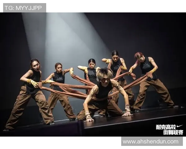 成都街舞队的风格变迁与表演效果的得失分析