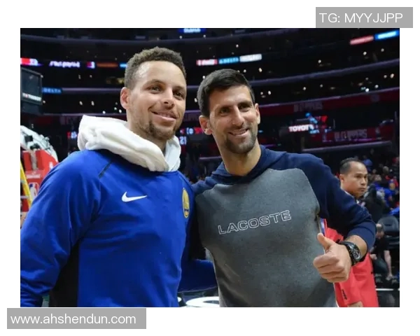 NBA与足球明星的亲密互动瞬间展现体育界的友谊与团结