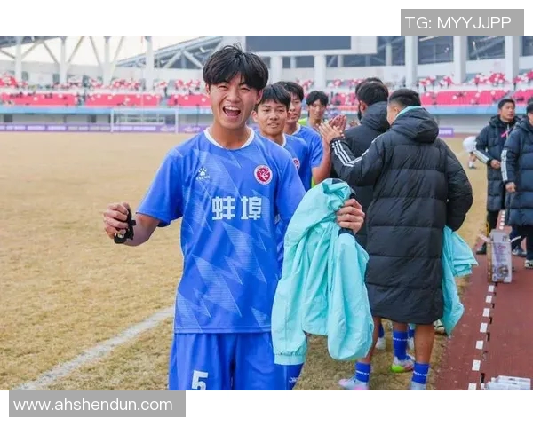 亳州足球明星盘点：那些在绿茵场上闪耀的本土英雄与传奇人物